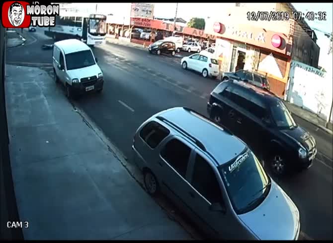 Video :Brazil - he kills his mother after losing control of his motorcycle